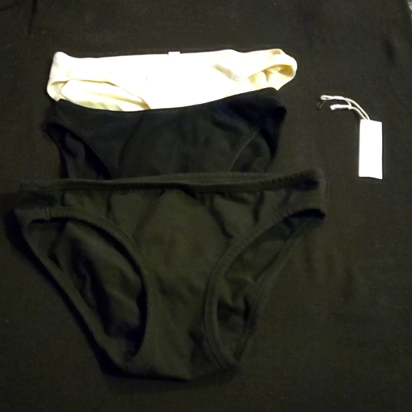 ARQ - Picture 5 of 12